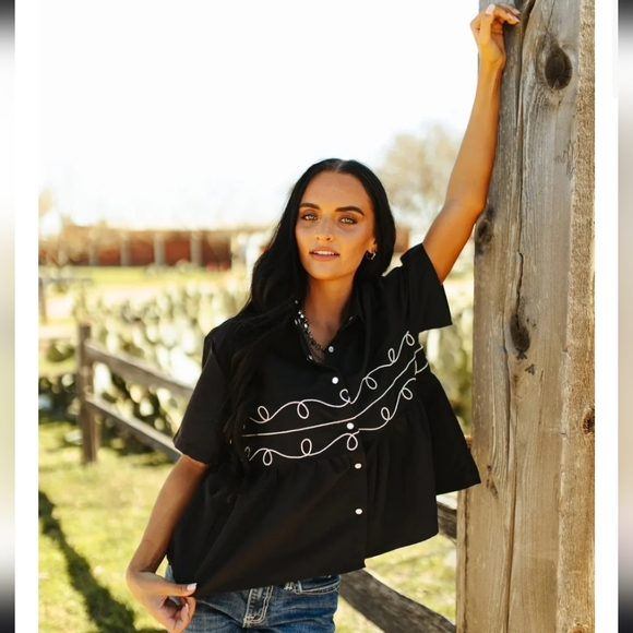 2 FLY CO. NWT Loopty Lou Black and White Pearl Snap Top With Rope Embroidery - Picture 3 of 9